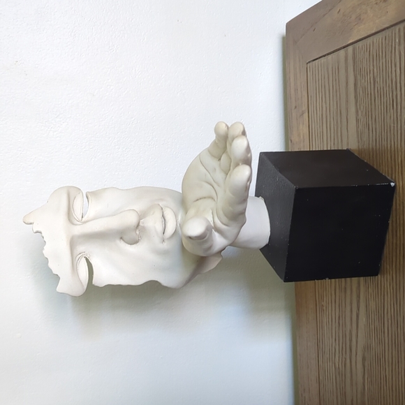 Blow a Kiss Sculpture on Block Base Leonardo Da Vinci Vitruvian Collection 2005 - Picture 2 of 8